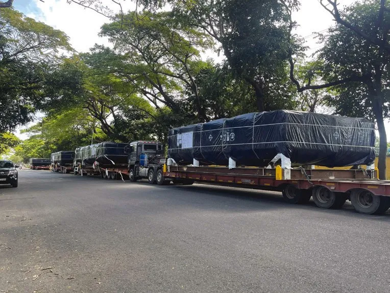 Đoàn xe vận chuyển thiết bị siêu trường